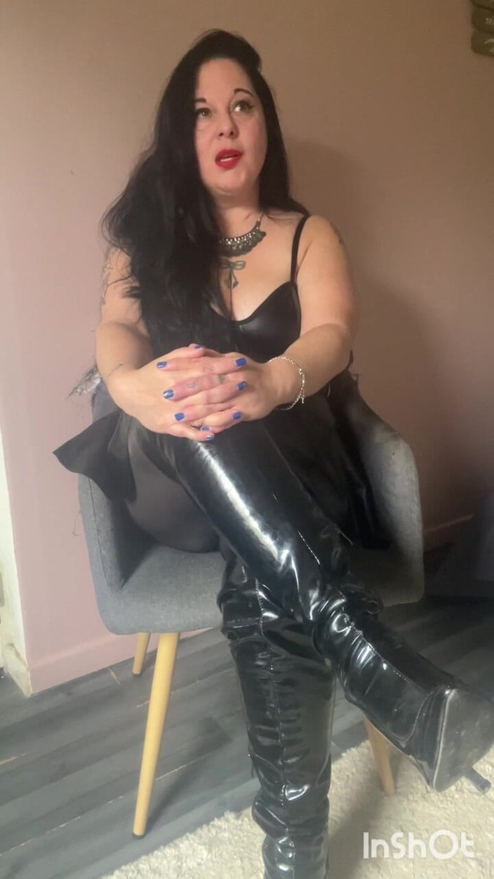 Maitresse Clara: No quiero que seas feliz, quiero que te vuelvas adicta