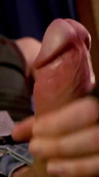 Poids de la balle, baise avec un gode et gros plug dans le cul