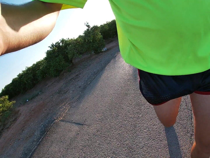 Cool Body: Тугі блискучі спортивні шорти, рутина випуклості (фрібол на відкритому повітрі)