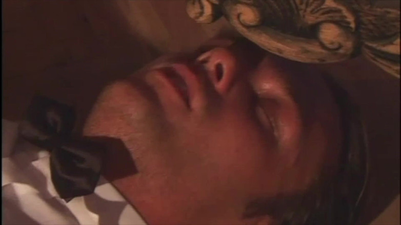 Inhonorof porn: İyi bir sikişten önce domine etmek için iki adam