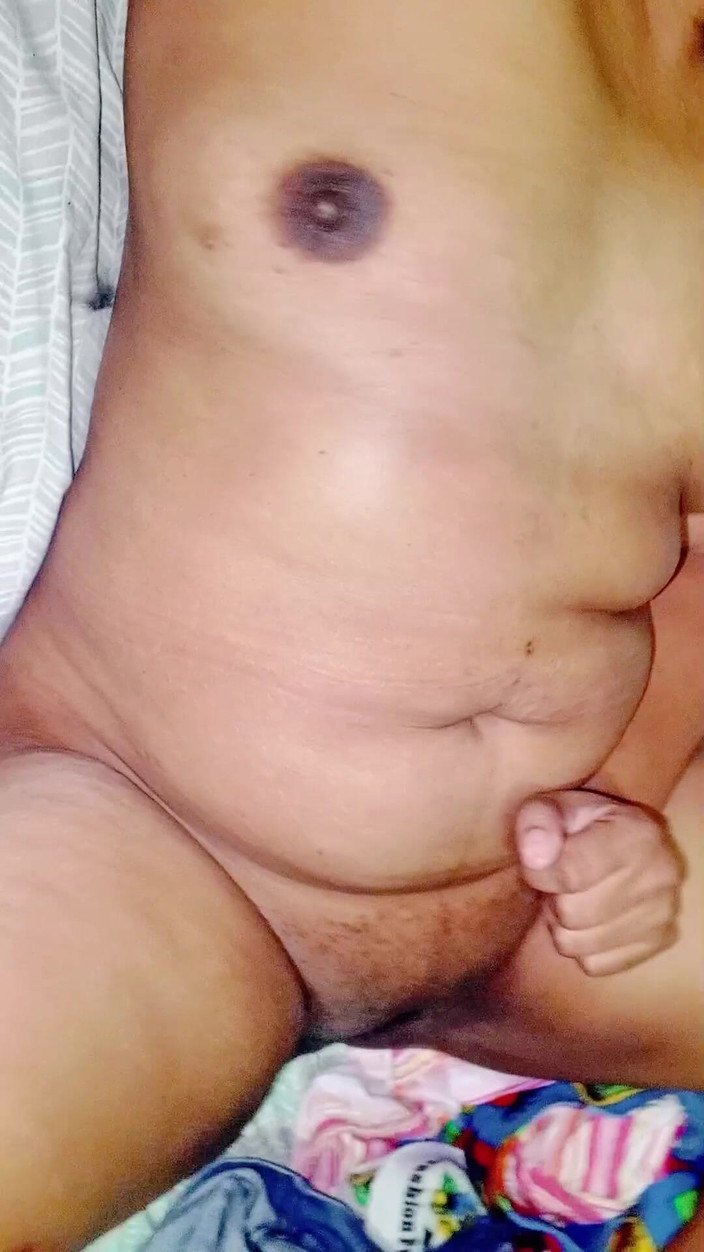 BigassMILF40: Teman suami saya tidak mahukan saya, saya terpaksa memberikannya pantat...