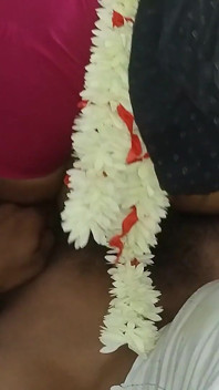 Tamilische hausfrau, schöne tante, sehr heiße tante mit großen möpsen, sehr heiß fickt im bett