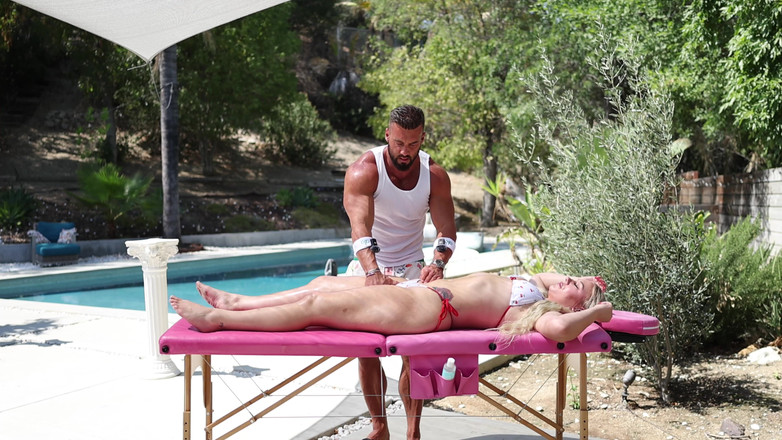 Alfiecinematic: Seksi sarışın Vanna Rose ile sikişmek için masaj seansı