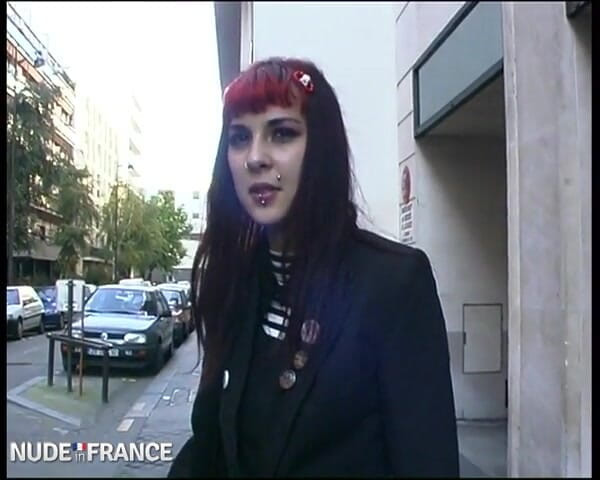 La France a Poil: Sonia the rebellious gothic will melt under the cock strokes...