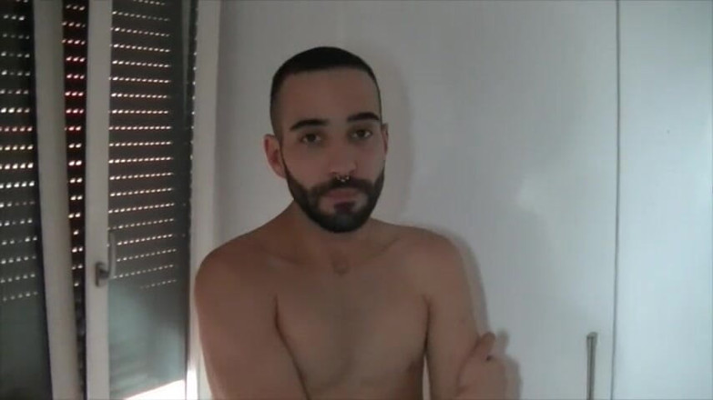 Gaybareback: Bottom suck big dick and fucked by another