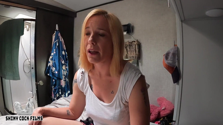 Jane Cane: 내 핫한 계부 아줌마와 종말에서 살아남기