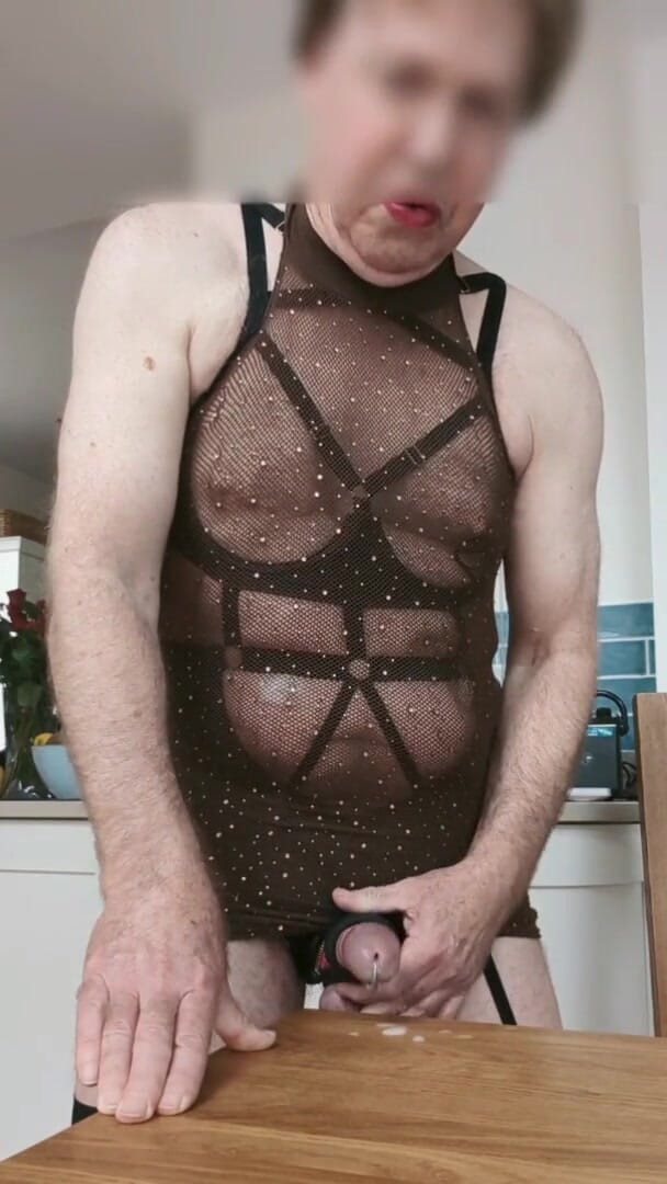 Bellhead: One minute lingerie fun