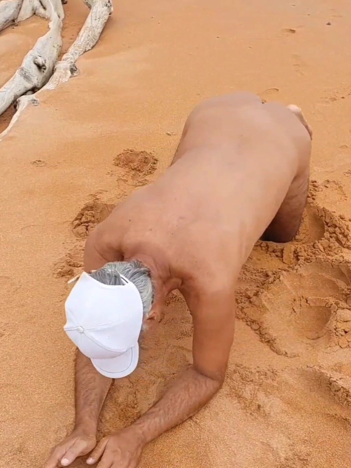 Ladysilvas: Ladysilva naakt op het strand komt mijn hete kont neuken