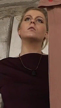 Blondes wilde waschküche, handjob und orgasmus