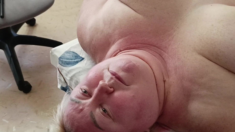 Zona901: Pieprzę mojego sąsiada ostro w ustach i wypełniam go spermą