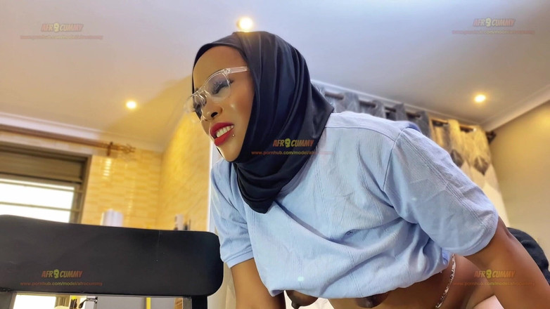 Afrocummy: Click vào đây để xem một e mông to được chị kế bony...