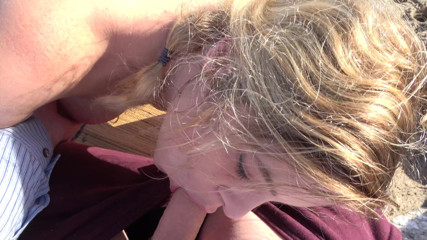 Erin Electra: Menonton Lelaki Mengongkek MILF Blonde Di Pantai