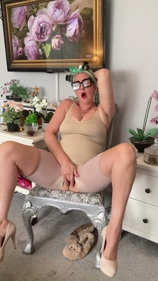 Maggie Moon: Ups Jest dziura w moim spanksie