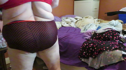 BBW nurse Vicki adventures with friends: Kijk terwijl ik dit dikke lichaam droog na een douche