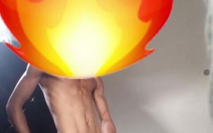 Hotsauce451: Cewek nakal ini lagi asik mainin pantat bahenolnya