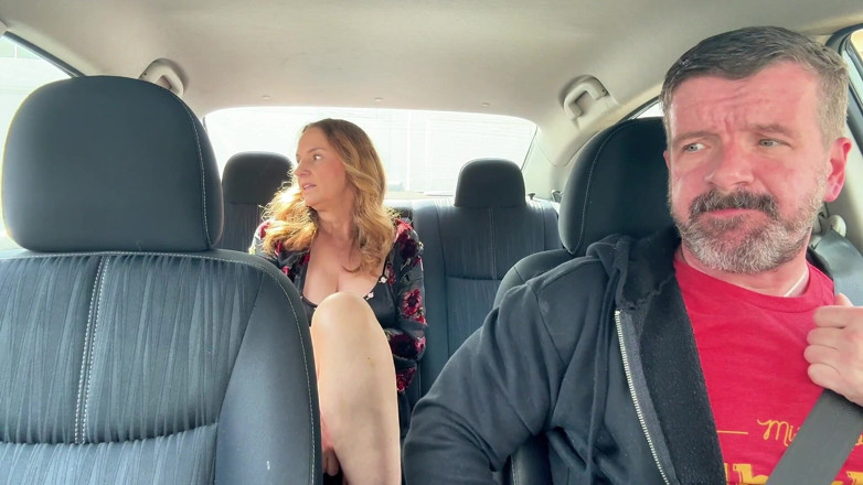 Molly McSquirts: คนขับ Uber เย็ดฉันที่ลานจอดรถหน้าบ้าน