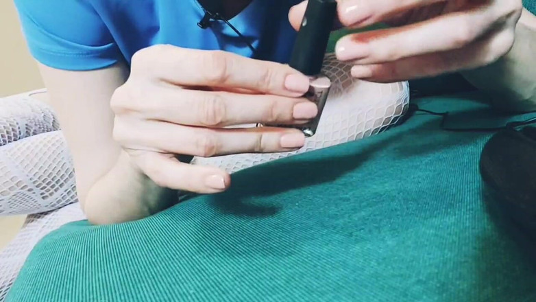 GinnaGg: Natřela jsem si nehty. Asmr