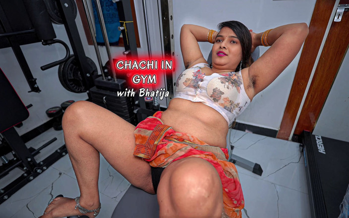 pinki_cute: Desi Chachi Workout in Gym with Saree