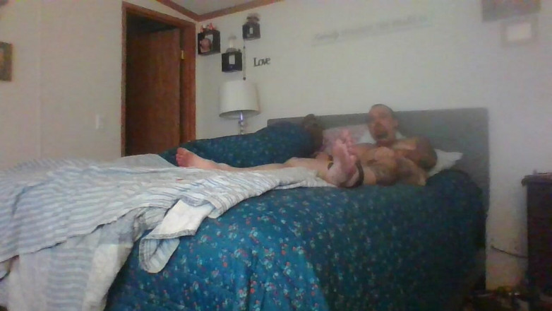 Satin Lady: Satijnen dame rijst op voor een stijve verrassing