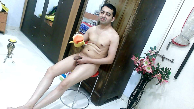 Cute & Nude Crossdresser: Crossdresser banci seksi femboy Sweet Lollipop dalam apron dengan coli...