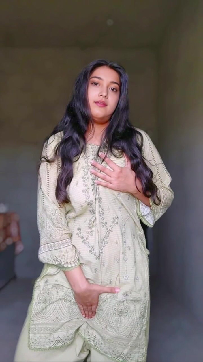 Lust Suman: ホットなデシ女の子が彼女の膣を犯し指で愛撫する非常に欲求不満な女の子ショーのヌード、BF XXXビデオMMS