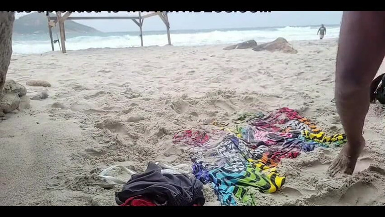 Jeanne Welsh: Neuken op het strand was een genot terwijl de badgasten...