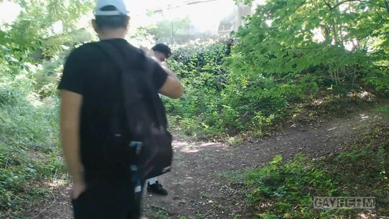 GAYheim: Migran Remaja Arab Masturbasi Setelah Latihan Sepak Bola Di Hutan