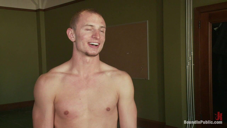 Bound in public: Mulut dan pantat cewek ini dientot habis-habisan sama majikan seks...