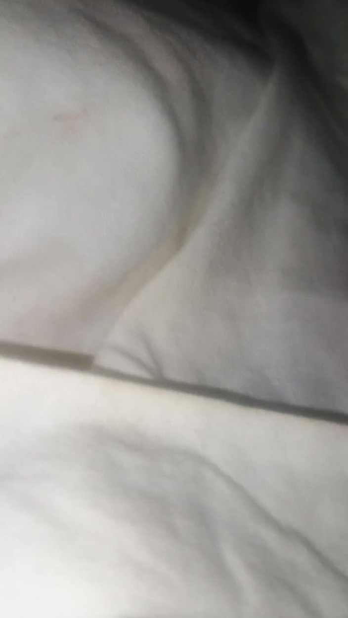 Hot_bobby: Un Indien pense à une fille et me caresse la bite...