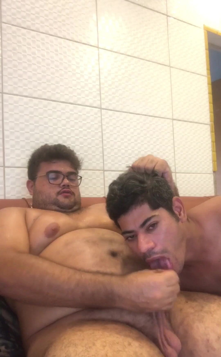 VEN1CIU: Une demi-sœur suce un gay pulpeux
