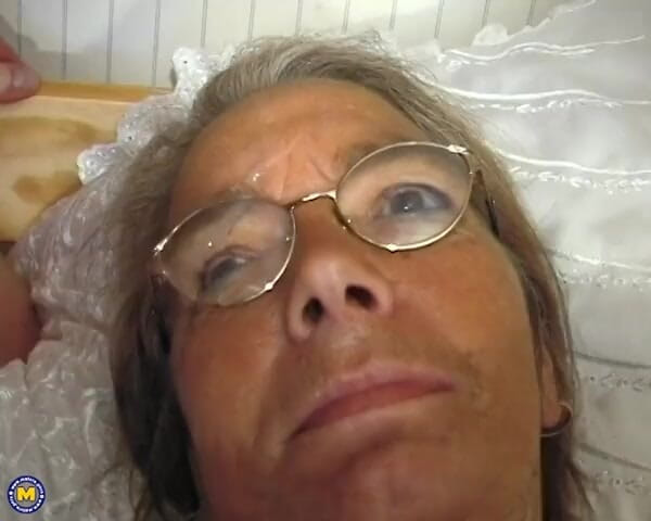 Mature NL: Porno fatto in casa nonna