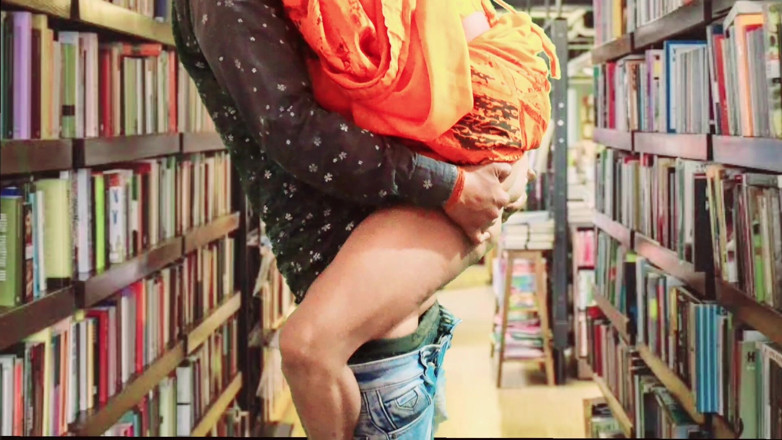 Trilokinath: Bibliothèque de livres dans une tatie indienne