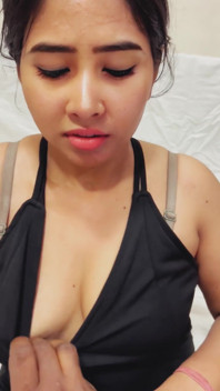 我的继妹在没有警告的情况下进入我的房间...我们有激情的性爱。（ 印地语视频 ）