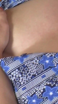 O mamă sexy matură vrea să se simtă tânără și să se distreze ca o nebună în pizda ei cu iubitul ei într-un amator german