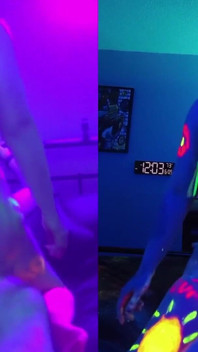 Blacklight-plezier met Melanie Sugar