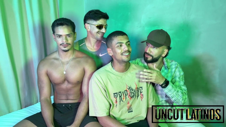 Uncut Latinos: Latino pejantan berotot dientot sama pria yang lebih tua dengan...