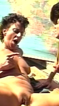 Nenek kolej berkongsi dubur keras dan pancutan muka di luar rumah