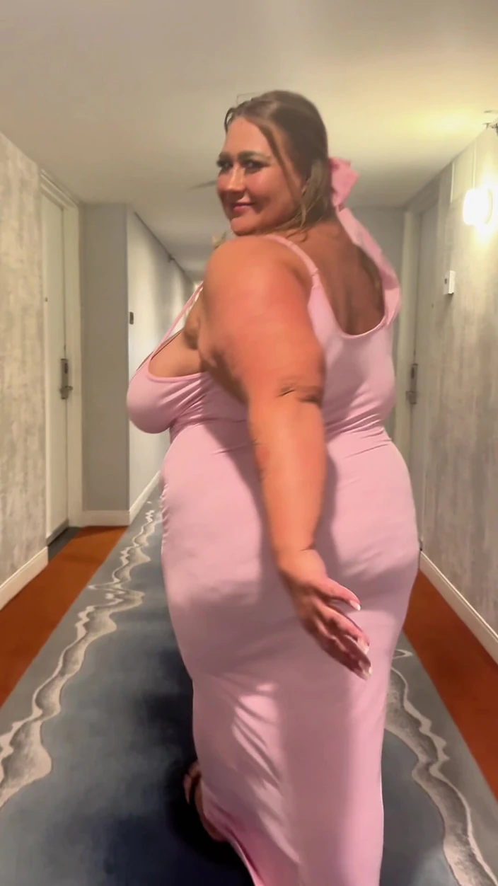 Veronica Jasmine: Fat Mom Tries to Get You to Fuck Wet Pussy...