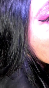 Mamă sexy fumătoare în dantelă roșie - oral adânc în gât, futut în față și spermă pe haina mea de piele