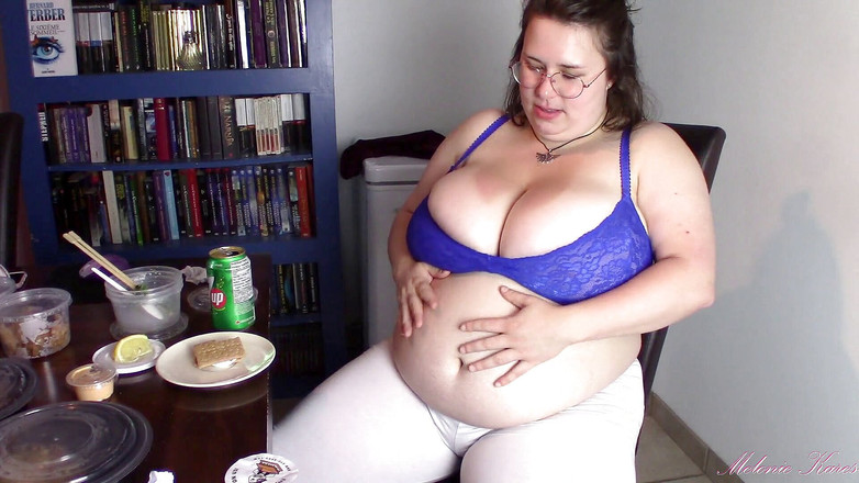 Melonie Kares: Японская начинка еды и игра животом