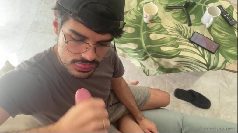 Nenesgaymers: Twink gör att sin vän kommer med en avsugning