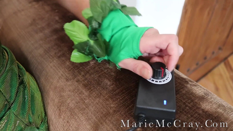 Marie McCray: Macchina del dildo velenoso lesbico ivy - athena rayne e marie...
