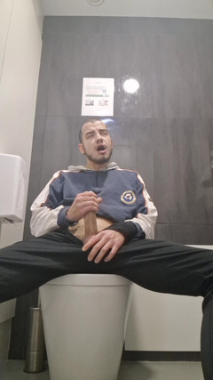 Fitguywithbigdick: Saya Hampir Lembut