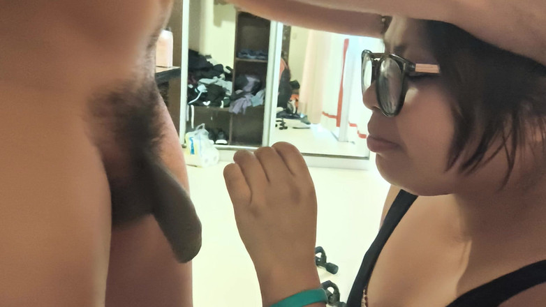 Moo DBOXXX: 这个单身继母想要在脸上修奶，她对性上瘾了