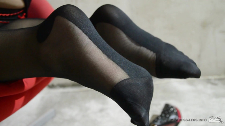 Mistress Legs: Candid soles in black stockings