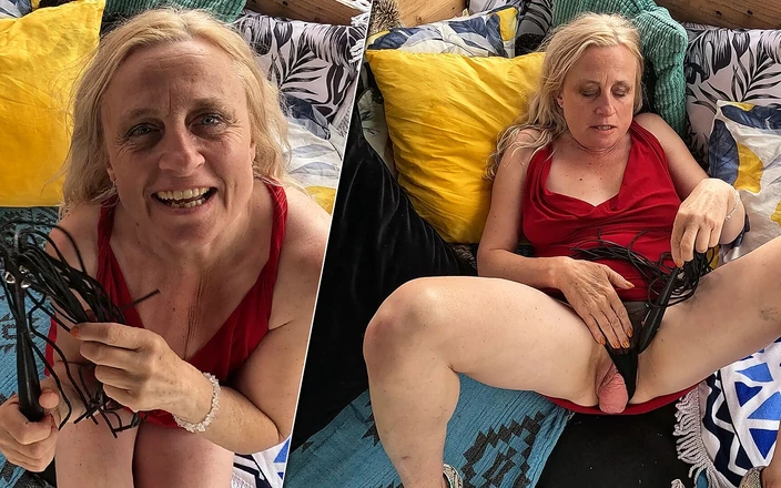 Prolapse Queen: Secret Home Mastrubating and Fisting