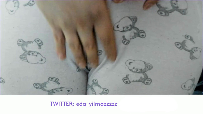 bigass_sexy_bigboobs: Pata de camelo - masturbação de pijama - buceta inchada - turco pornô