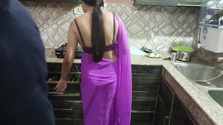 Hornycouple149: Indiana madrasta surpreende seu enteado Vivek em seu aniversário dirty...