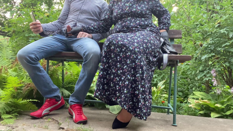 OurFetishLife: Paja caliente, polla con guante de látex al aire libre...
