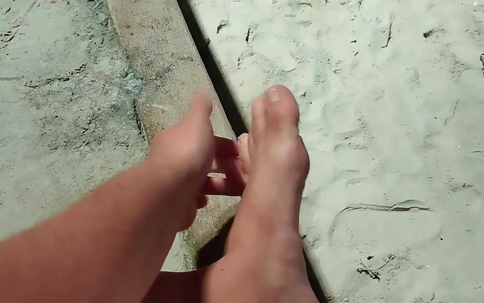 Marcosninfo: People on the Beach Freak Out When I Get Wet...